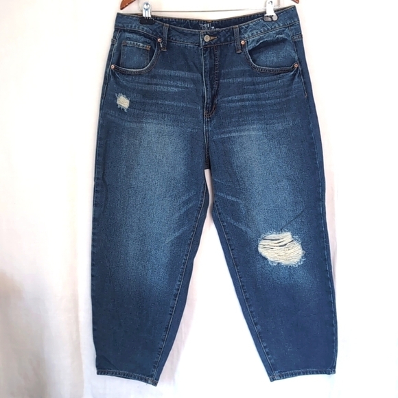Time and Tru High Rise Distressed Wide Taper Leg Jeans Size 16 - Picture 1 of 4